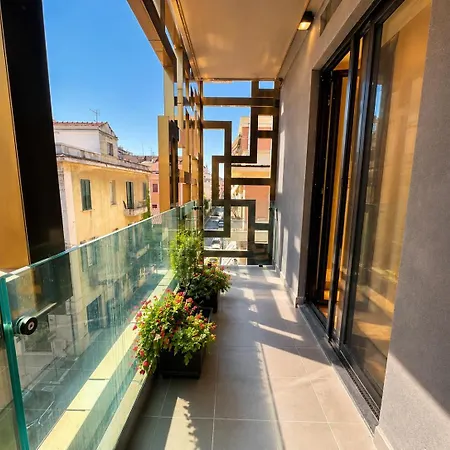 Palazzo Geisha - In Pieno Centro A 2 Passi Dal Mare - 4 Posti Letto شقة *